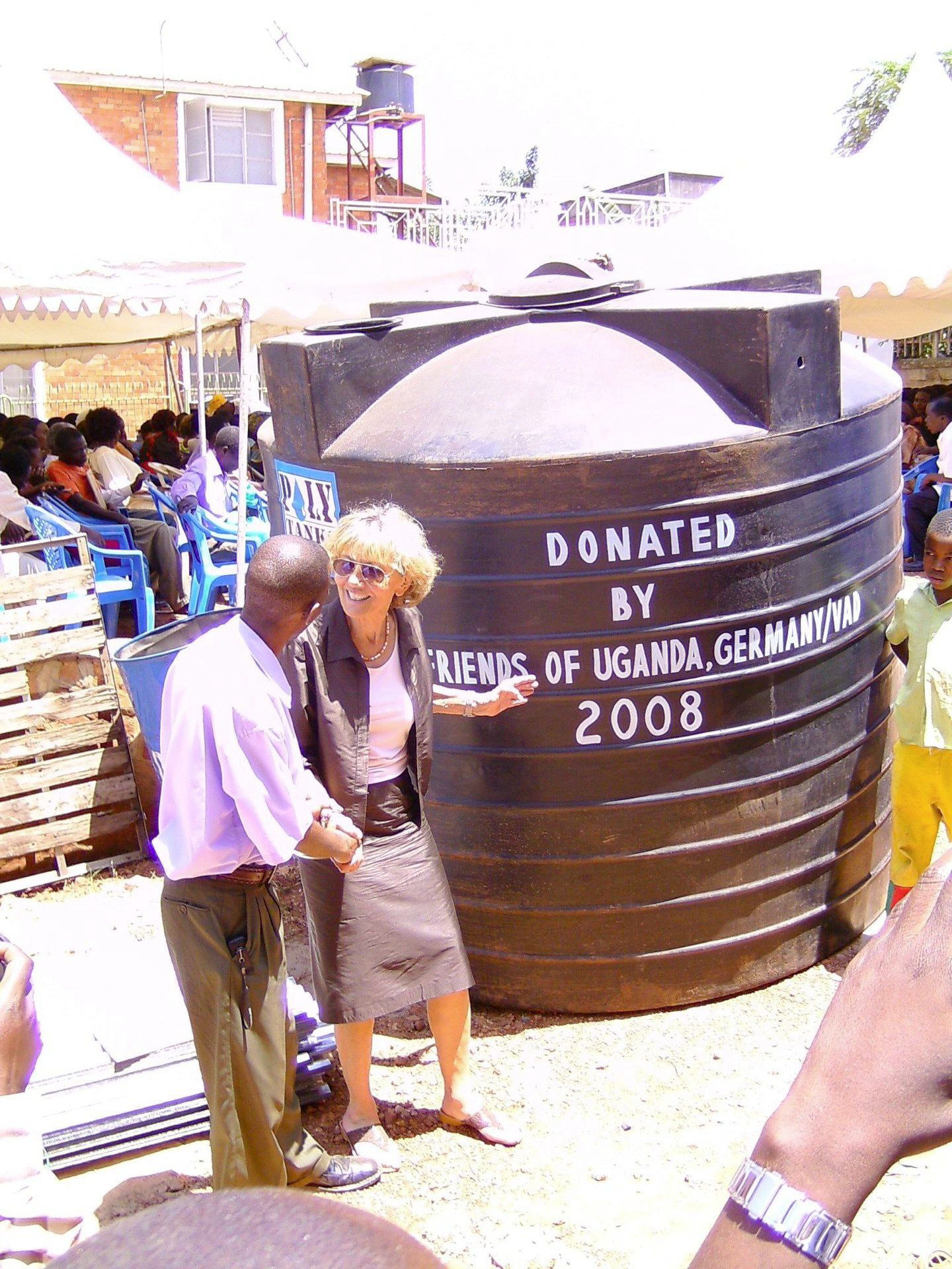 Ilse Schummer und neuer Wassertank